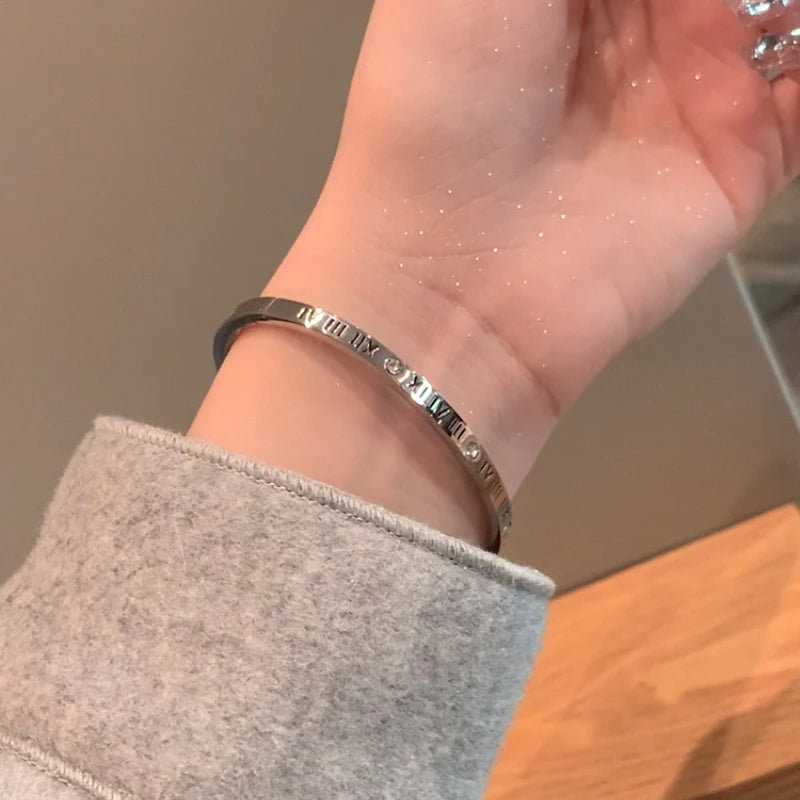 Classic Fashion Hollow out Roman numerals Titanium Zircon Bracelet Women's New Luxury Wedding Jewelry Party Birthday Gift