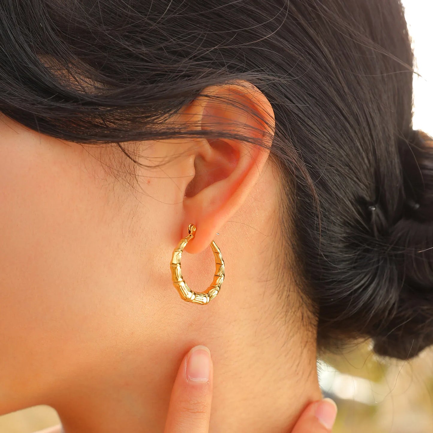 Women Chic Gold Plated Chinese Bamboo Textured Hoop Earrings, Minimalist Anti Allergy Metal Huggies Ear Jewelry