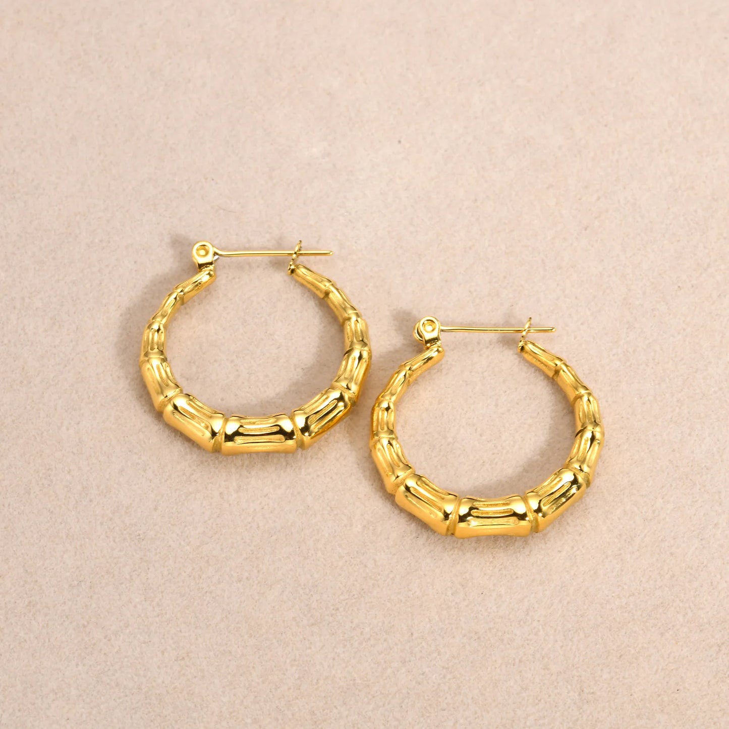Women Chic Gold Plated Chinese Bamboo Textured Hoop Earrings, Minimalist Anti Allergy Metal Huggies Ear Jewelry