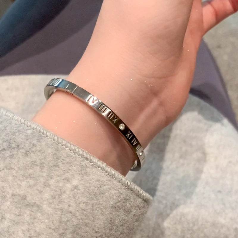 Classic Fashion Hollow out Roman numerals Titanium Zircon Bracelet Women's New Luxury Wedding Jewelry Party Birthday Gift